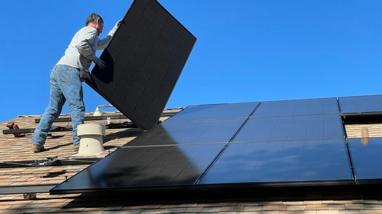 Combien de panneaux solaires pour une maison de 200m2 ?