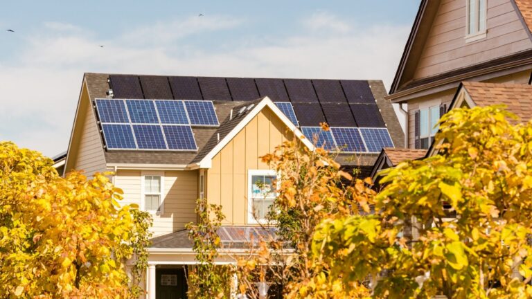 Comment calculer le prix d’un panneau solaire pour une maison de 200m2 ?