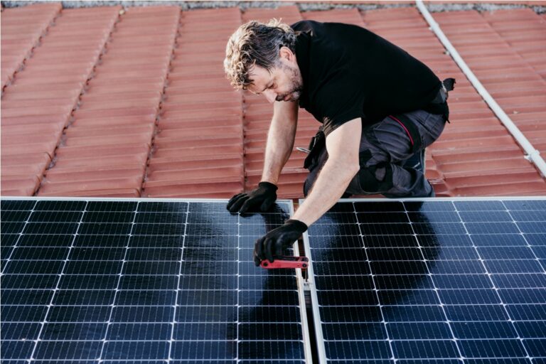 Prix panneau solaire pour maison 100m² : un investissement rentable en rénovation