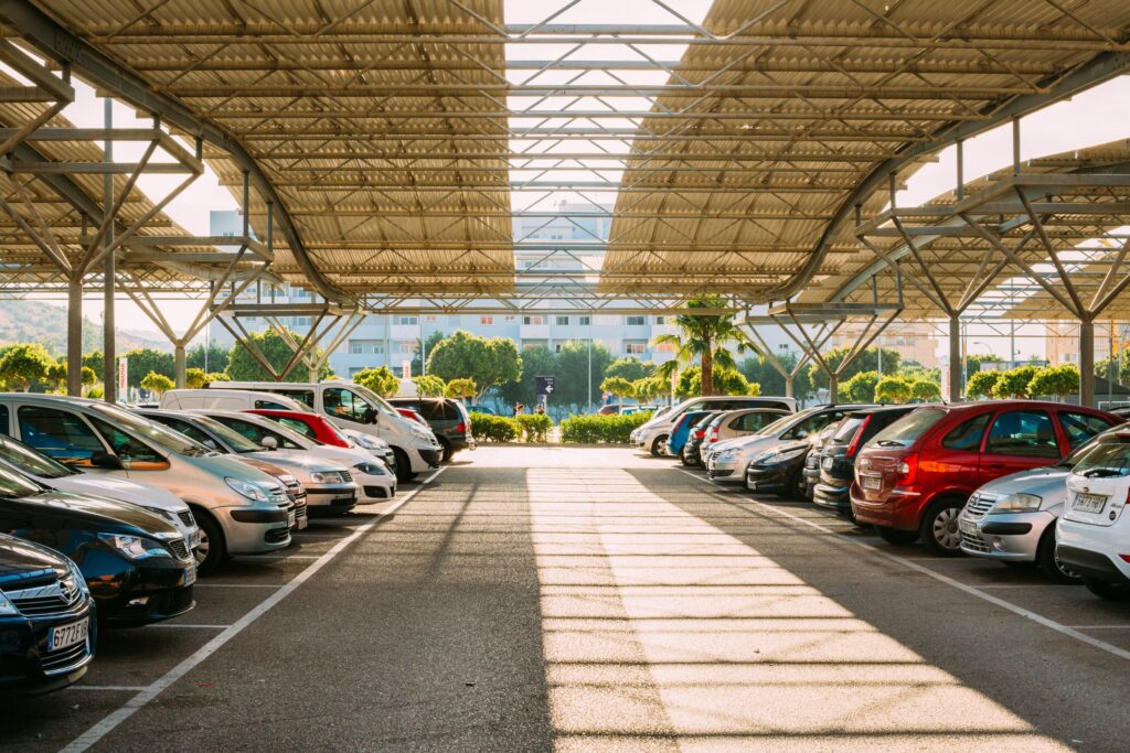  avantages des ombrières de parking photovoltaïques