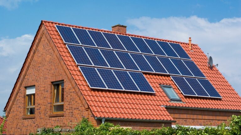 Du toit à la prise : exploitez le plein potentiel du soleil pour votre maison