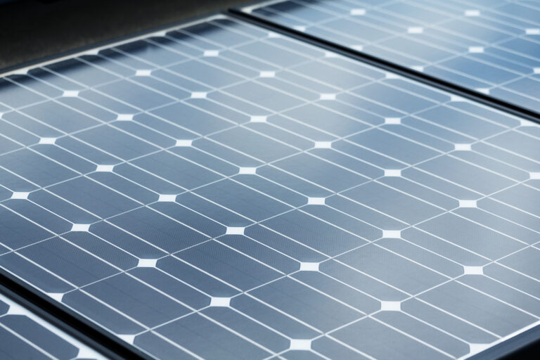 Transition énergétique et rénovation durable : le prix des kits panneaux solaires