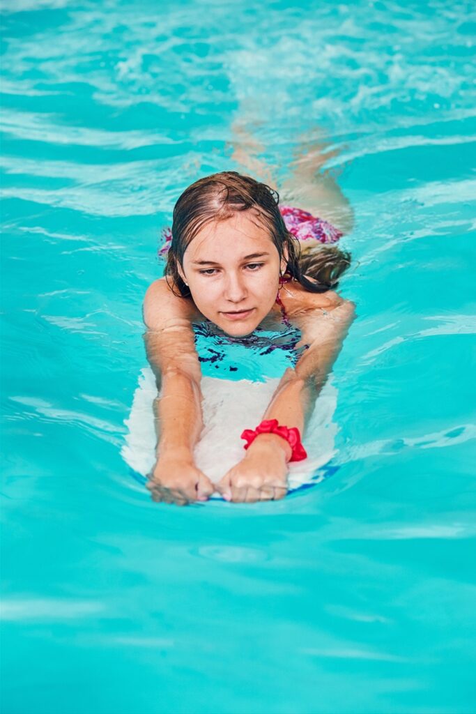 woman learning to swim practicing in swimming poo 2022 11 14 11 25 46 utc