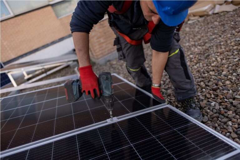 Efficacité Énergétique des Panneaux Solaires 400W pour Rénovations D’habitat