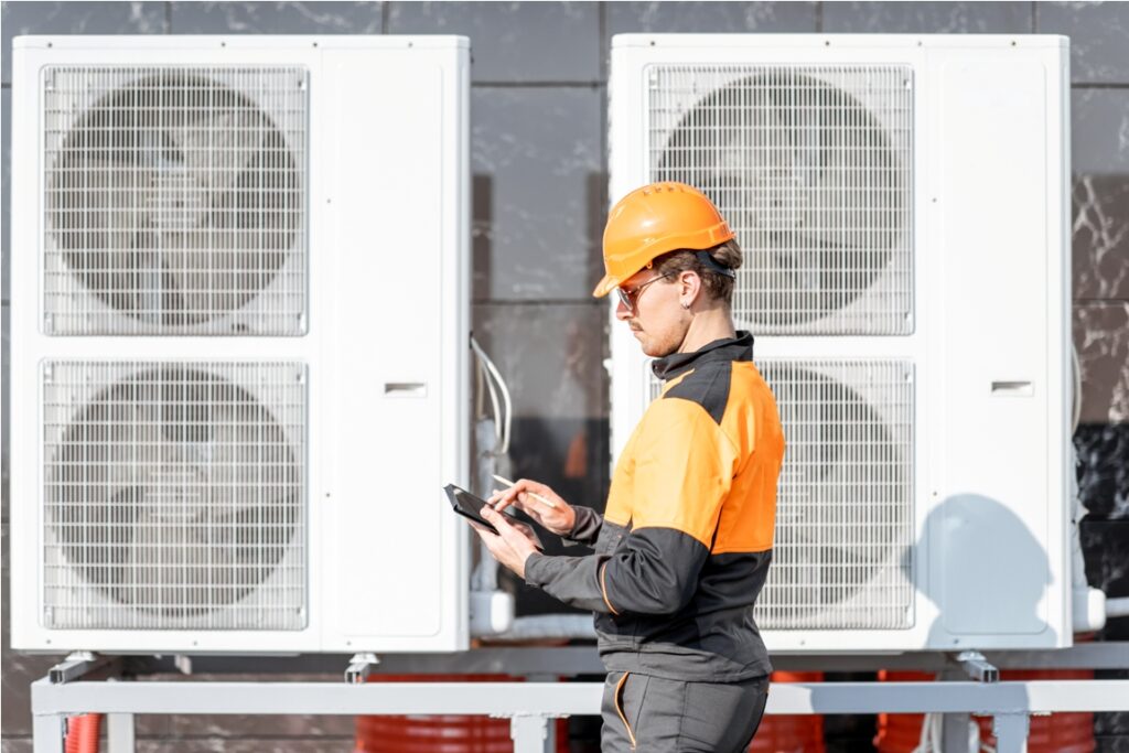 workman servicing air conditioning or heat pump wi 2021 09 02 01 01 24 utc