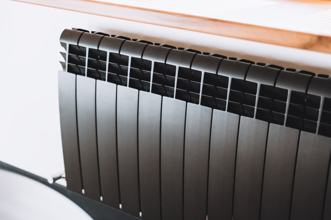 black aluminum alloy metal heating radiator for home.