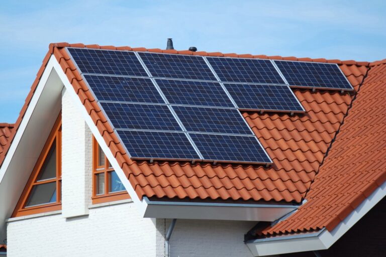 Économie d’énergie et rentabilité des panneaux solaires : Les facteurs clés à connaître