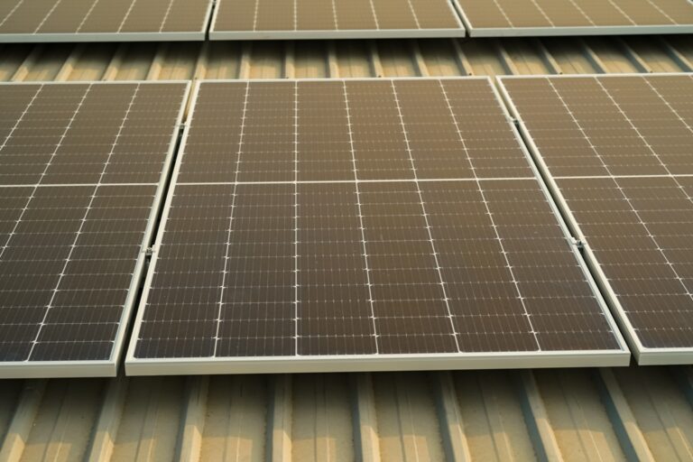 Panneau solaire maison autonome : une nouvelle approche pour repenser votre consommation énergétique