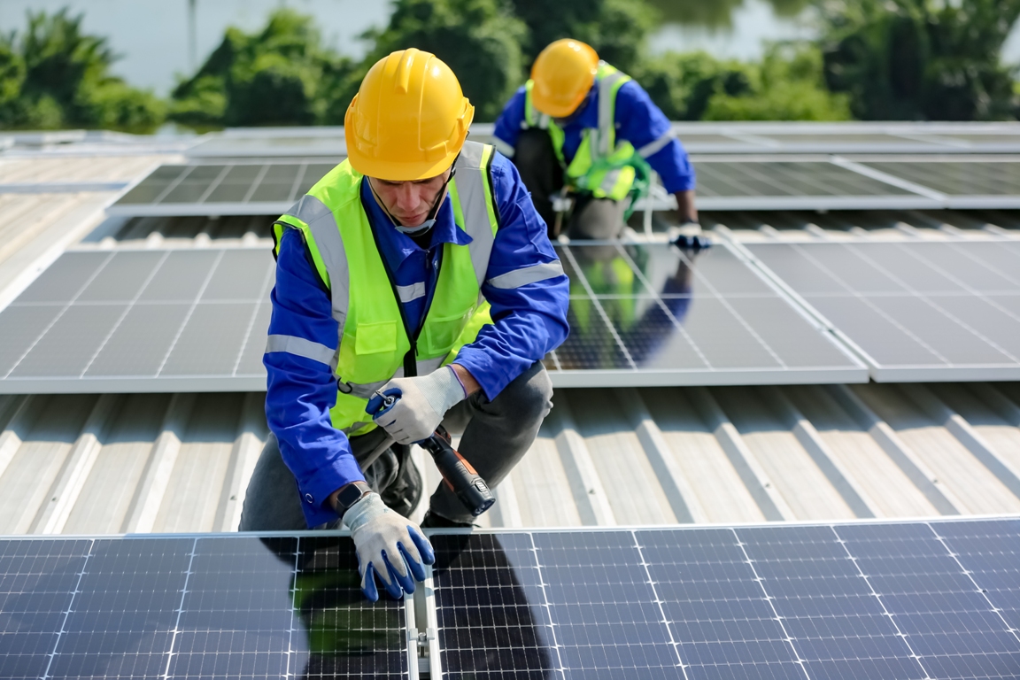 solar panel installer installing solar panels on r 2023 11 27 05 31 39 utc