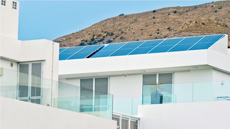 Comprendre le fonctionnement des panneaux solaires pour une transition énergétique réussie