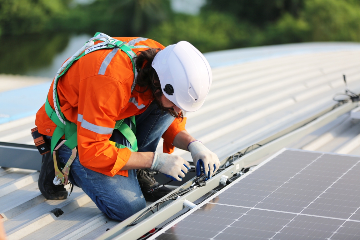 workers installing solar panels on warehouse roof 2023 11 27 05 31 58 utc