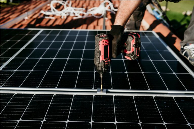 Les bénéfices d’une rénovation verte grâce aux panneaux solaires