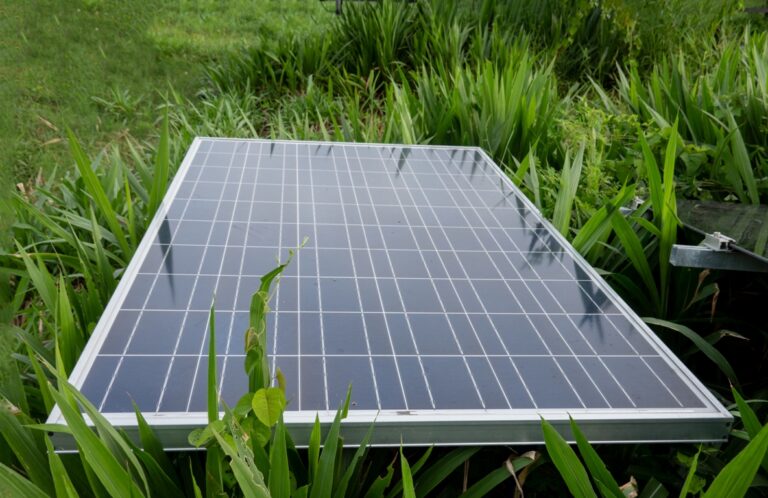 La rénovation verte avec un régulateur de charge pour une intégration harmonieuse des panneaux solaires