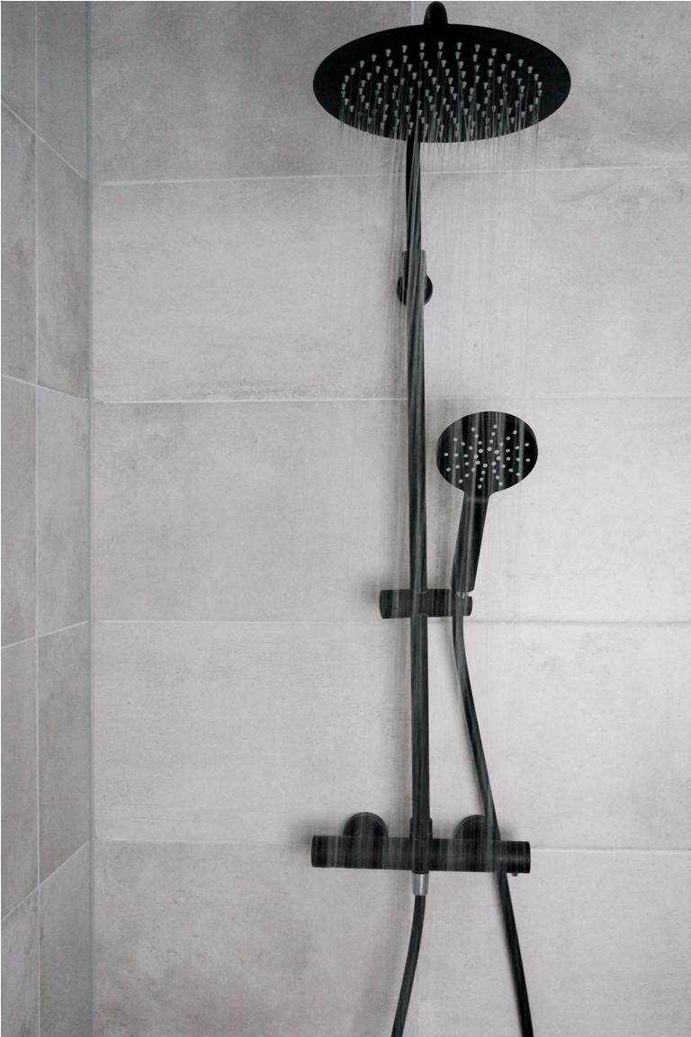 Protégez votre salle de bain des projections d’eau avec ces conseils pour votre douche italienne